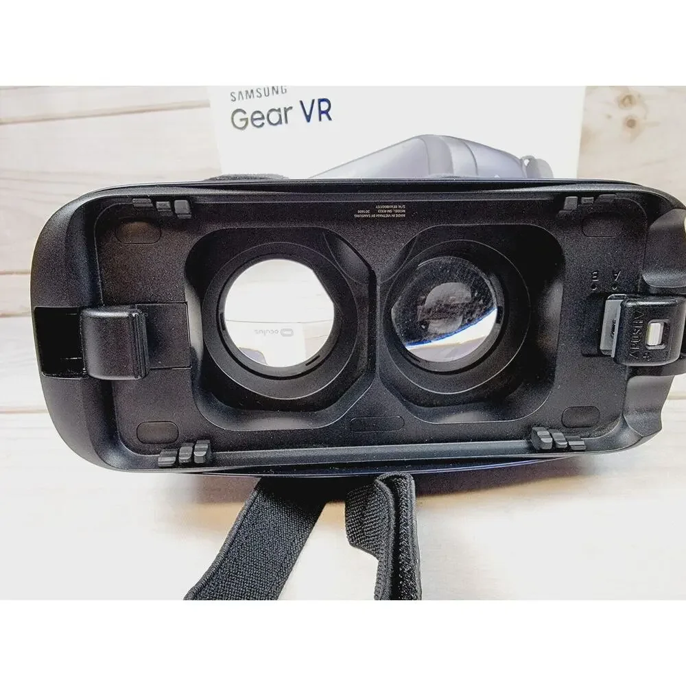 Samsung Gear VR Powered by Oculus SM-R323 Virtual Reality Headset